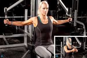 femme pratiquant l'écartement aux pectoraux sur pec deck en salle de musculation